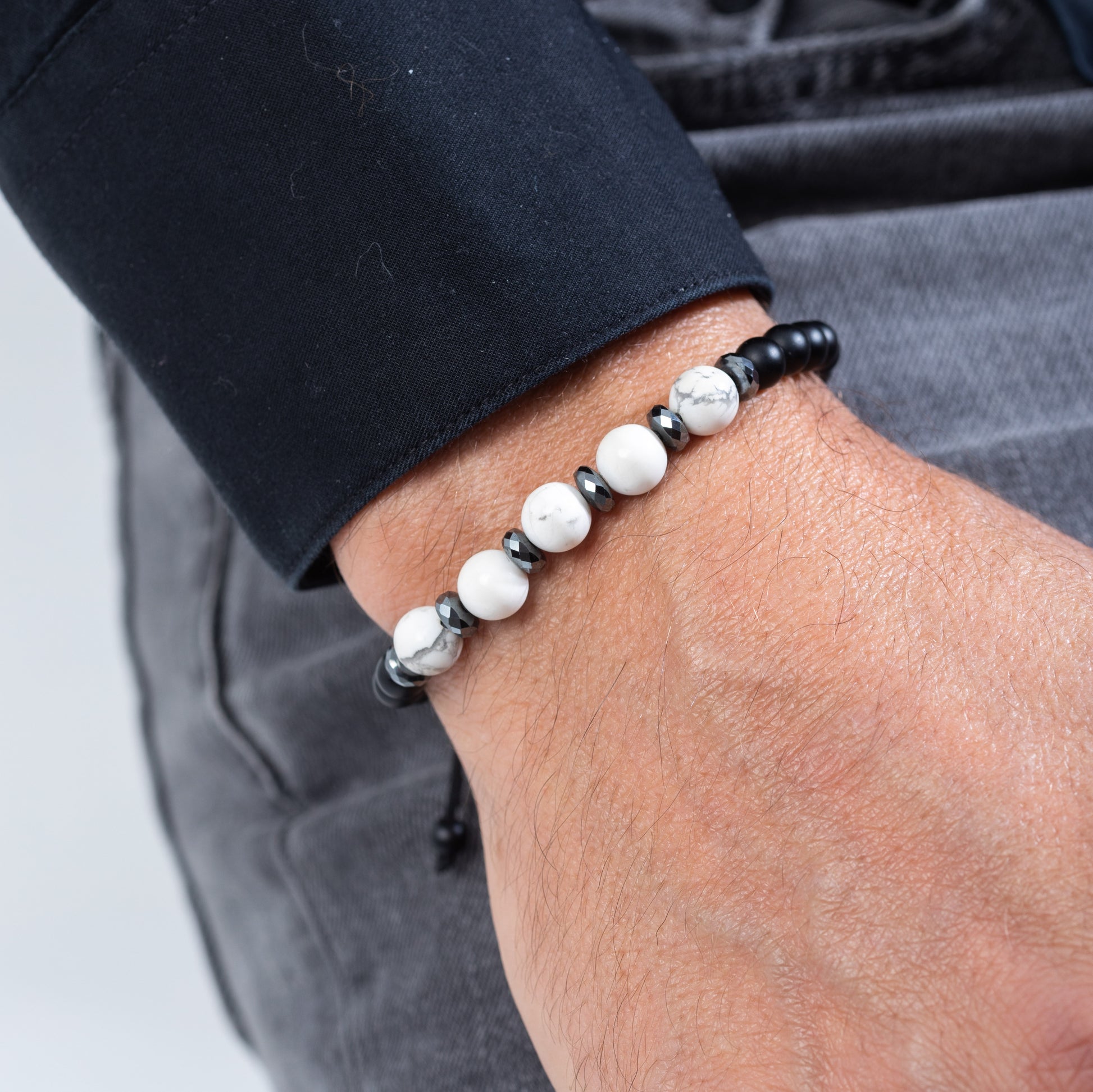 Howlite and onyx Kuffs for men1